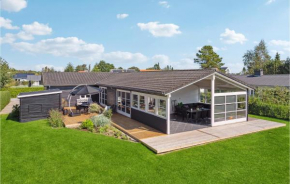 Stunning Home In Børkop With Kitchen